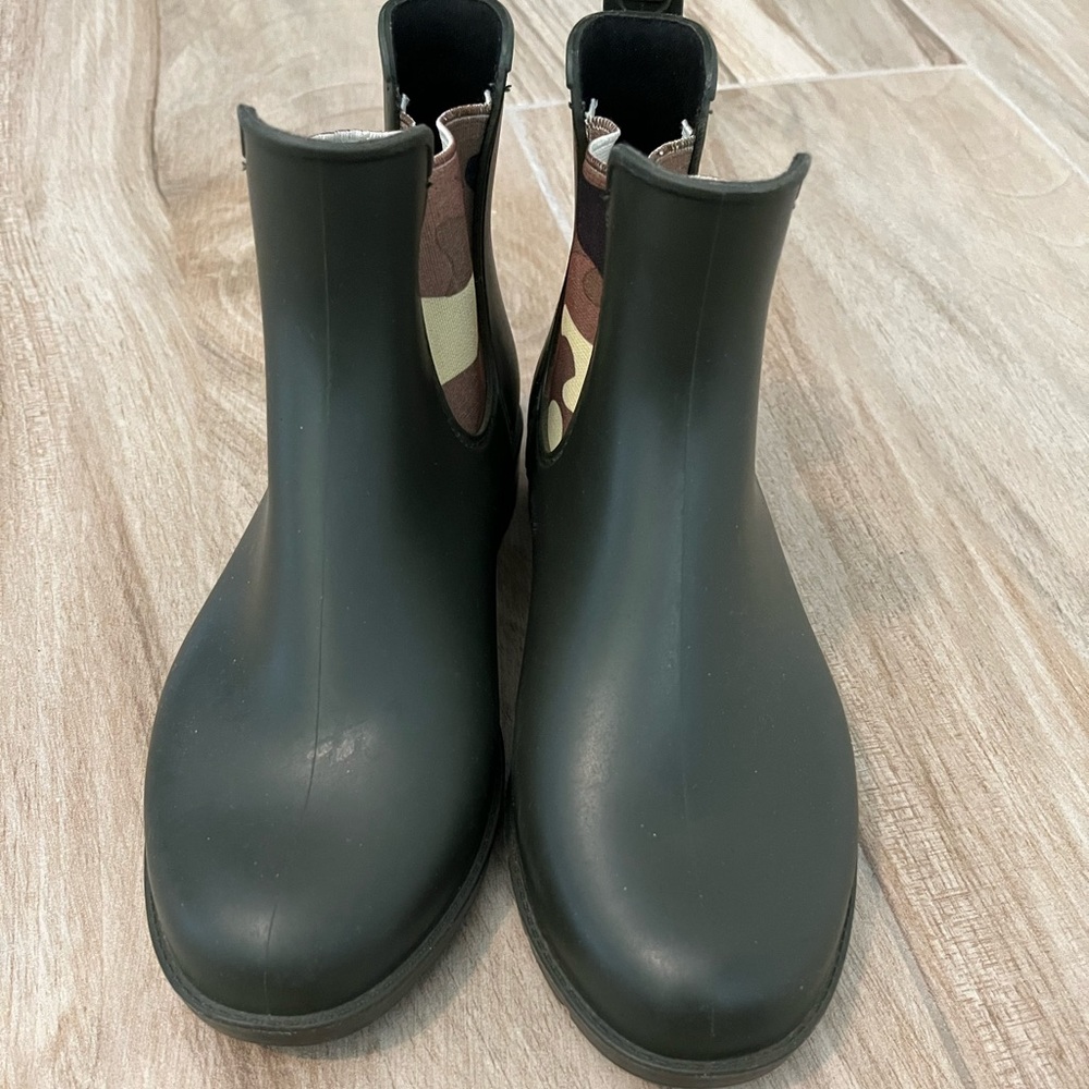 Kids Slip On Rubber Boots With Camo Stretch Band Size 2 - Picture 3 of 6